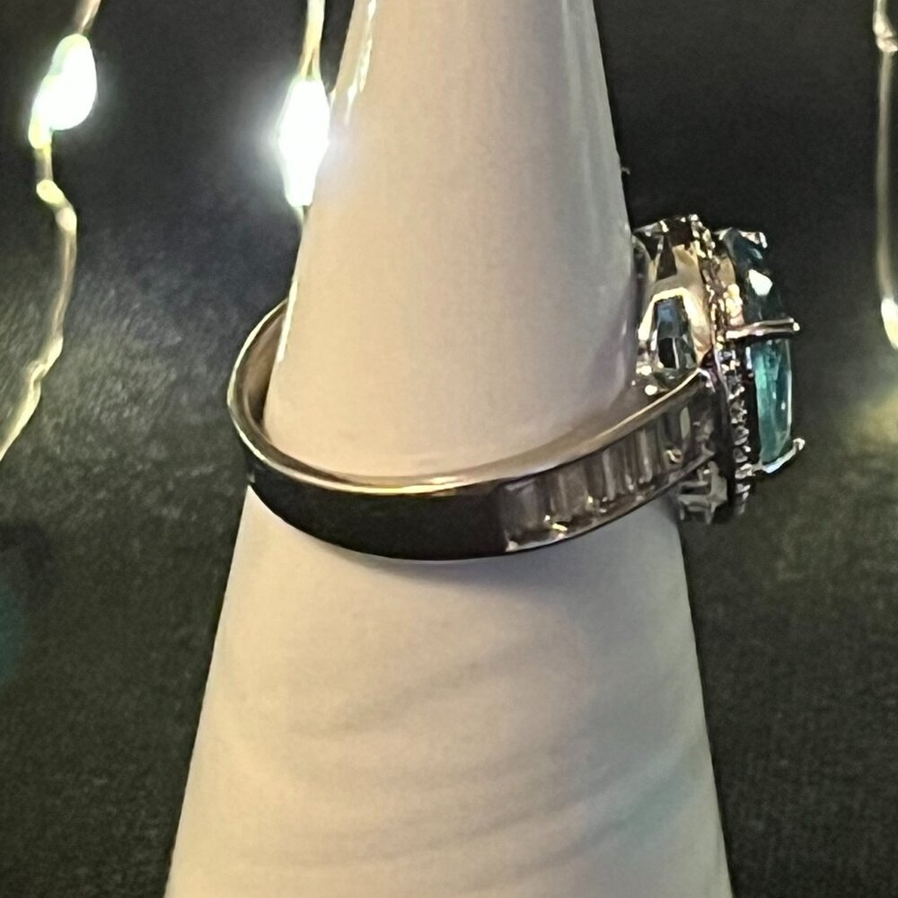 Sterling Silver Pear‑Shaped Simulated Blue Topaz Ring – Size 8.5, Stamped 925 - Picture 3 of 8